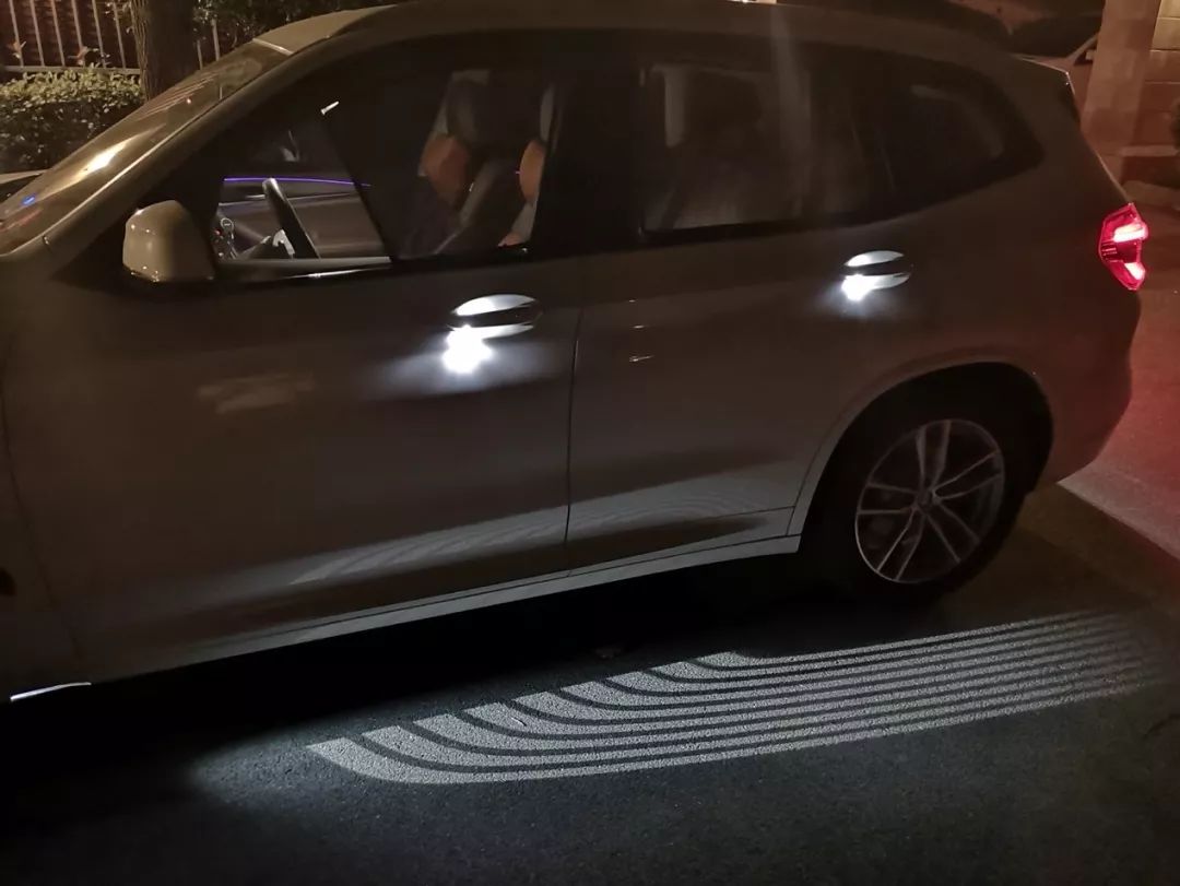 宝马的倒车影像真的好用,新款宝马倒车影像像素低