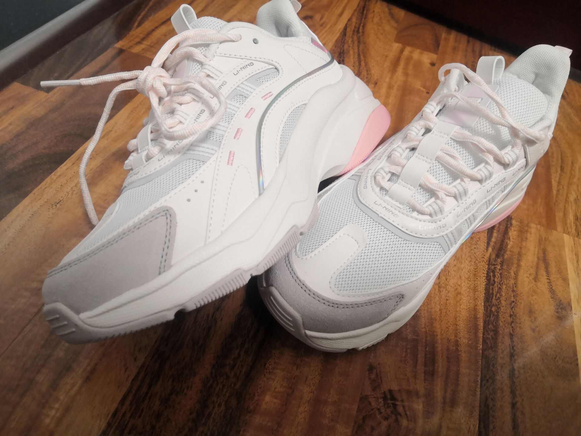 李宁极光风行鞋,李宁极光风行v2