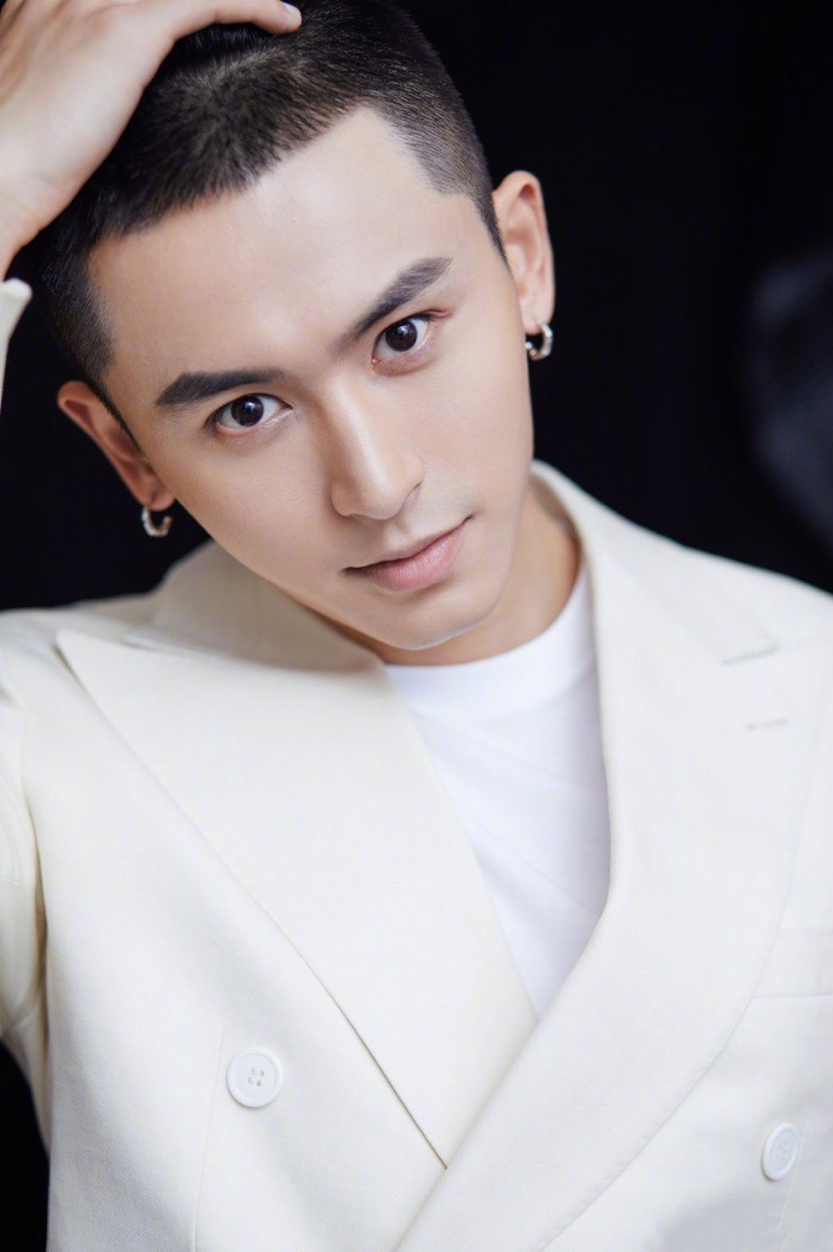 非理性追星有风险粉丝须谨慎,脑残粉疯狂追星过激事件