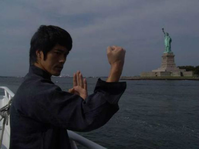 斧头帮琛哥魔性步伐,斧头帮琛哥开头片段