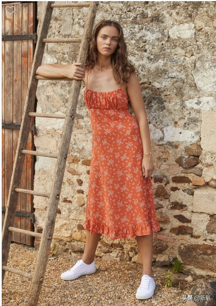 钟楚曦同款连衣裙丝绒,钟楚曦同款白色吊带连衣裙