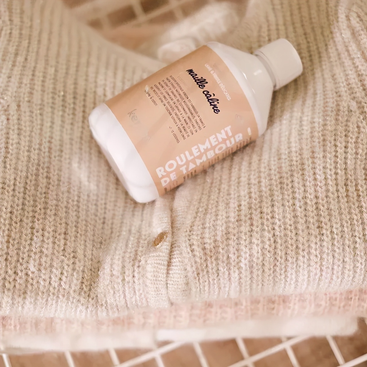 夏日的浪漫洗衣液香味持久留香,真丝护色洗衣液桑蚕丝专用