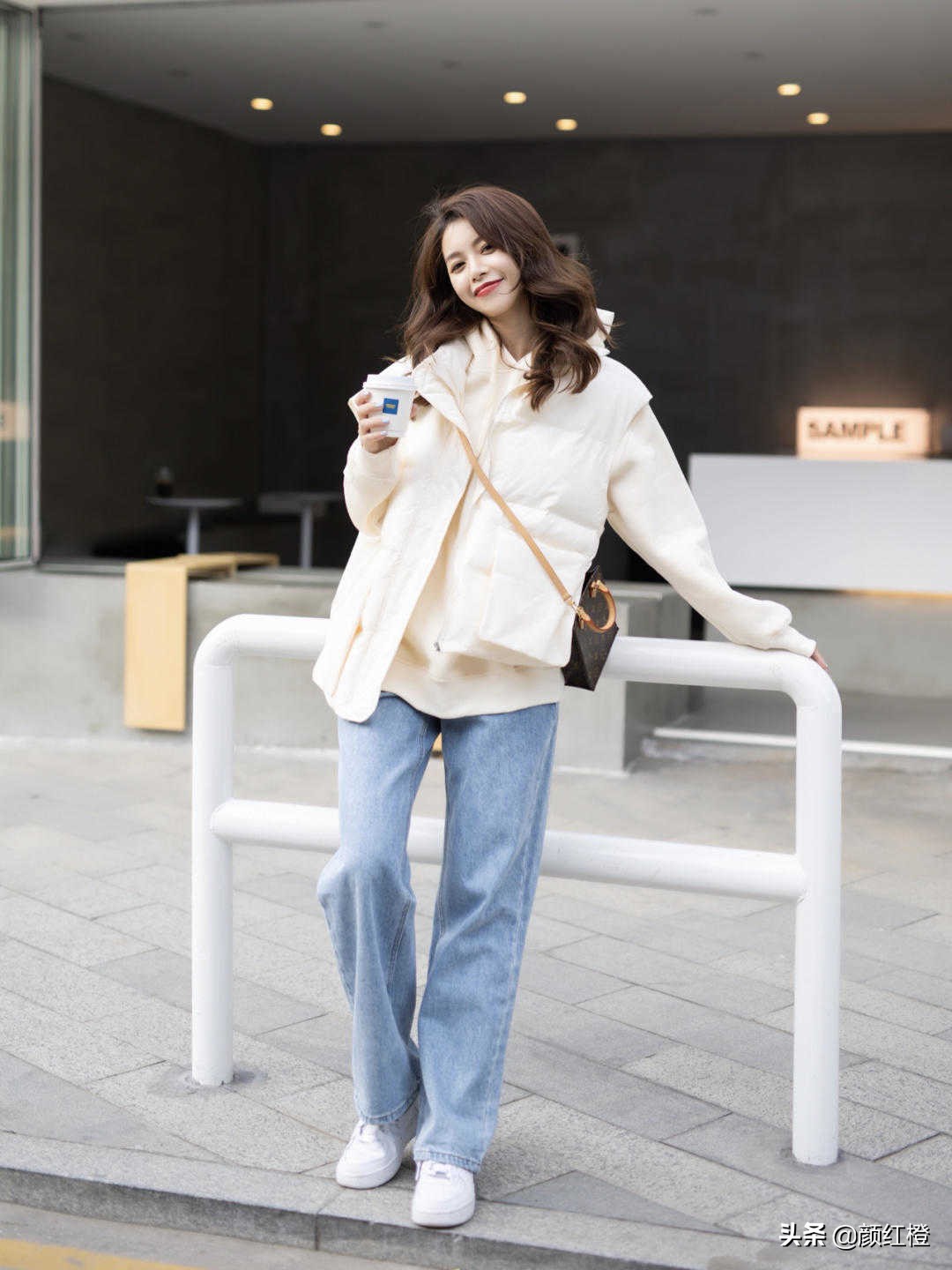 马甲的正确方法简单又好看,马甲的穿法视频教程