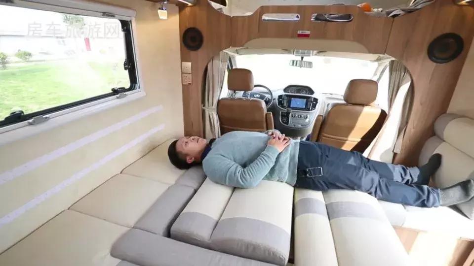 骏驰雷霆一号房车,骏驰房车直播间