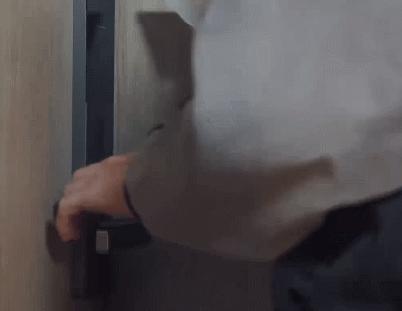 住酒店成为“网剧主角”？小米有品爆款手电，让“第三只眼”现形