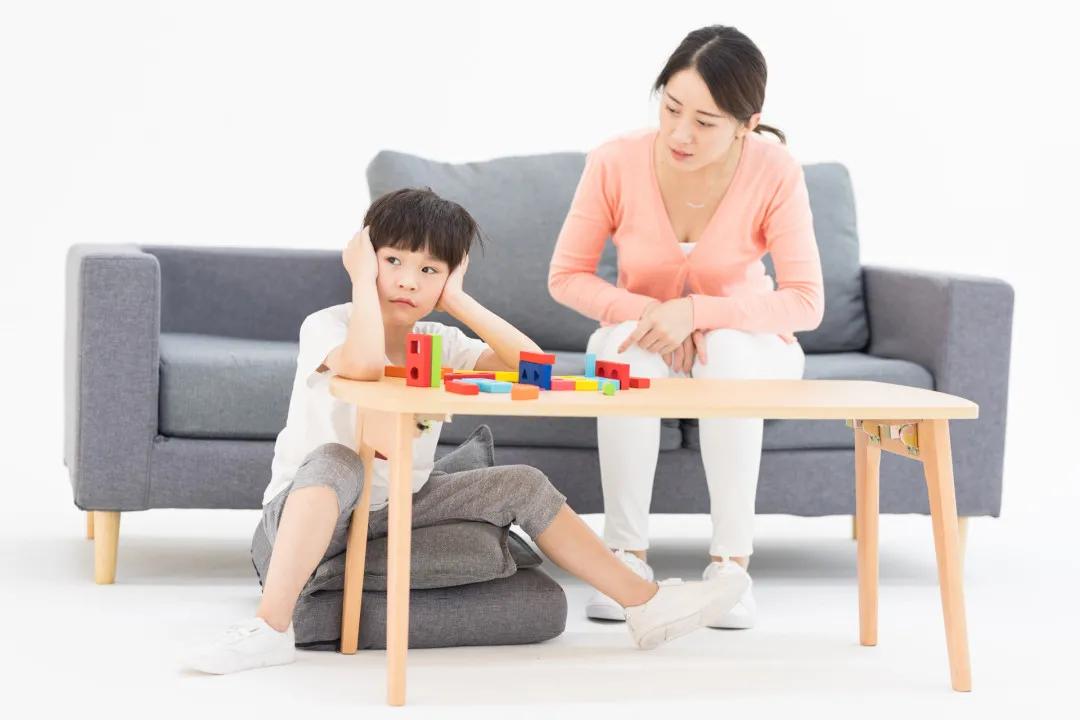 孩子自私自利脾气暴躁,如何防止孩子自私任性心理问题