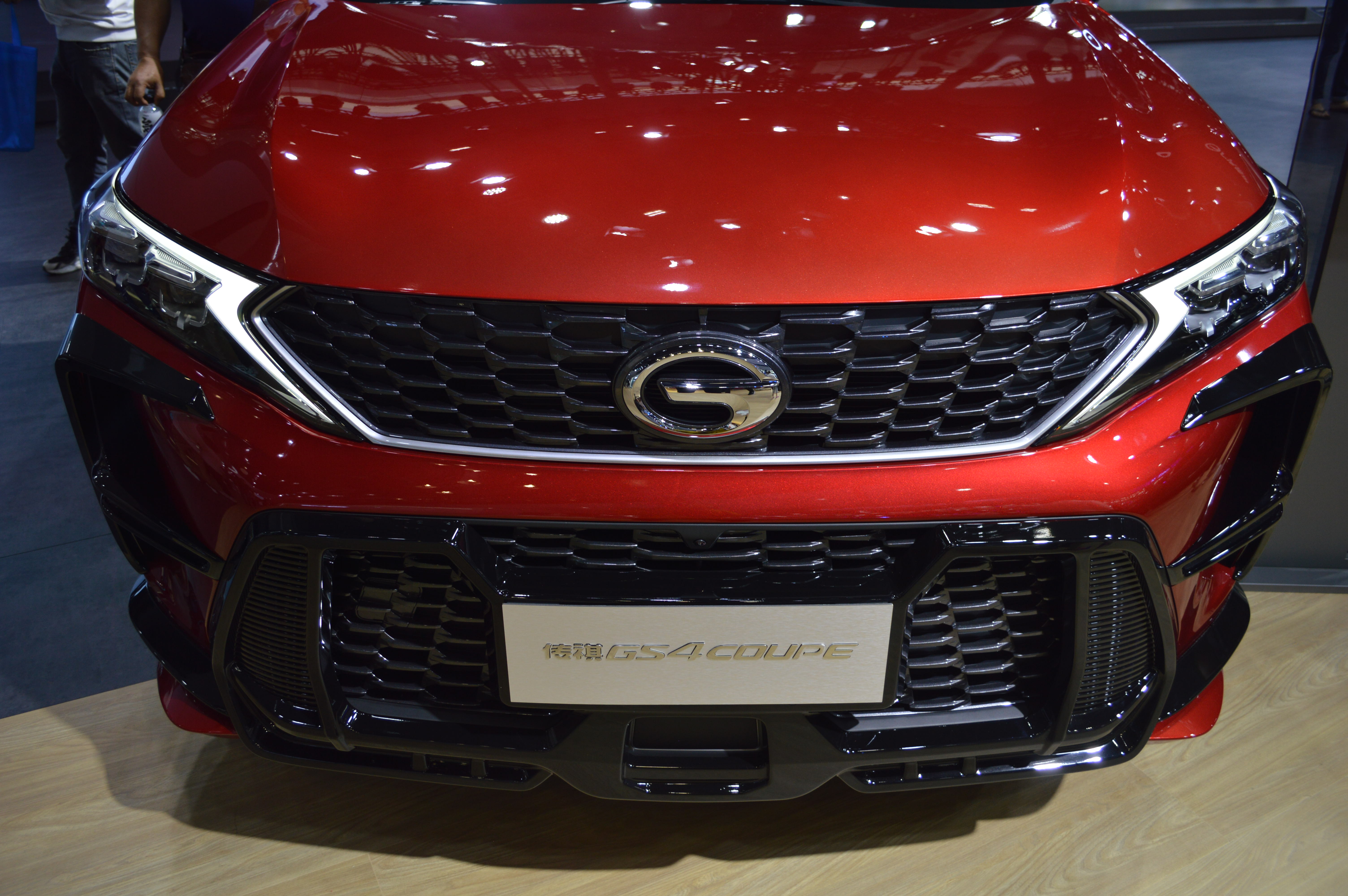 广州车展车模小姐姐,2019上海国际车展广汽传祺车模