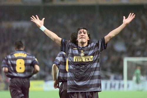 卢卡库冠军级球星,卢卡库经典的传奇