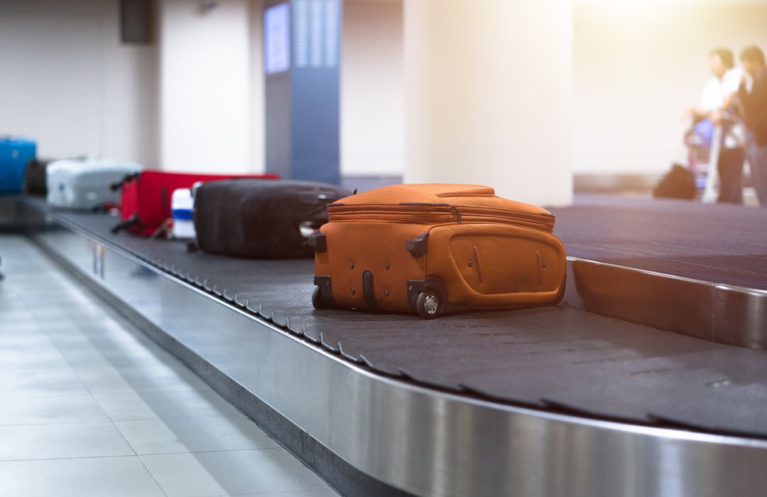 行李箱被机场弄掉了怎么赔,如何防止行李箱被摔坏