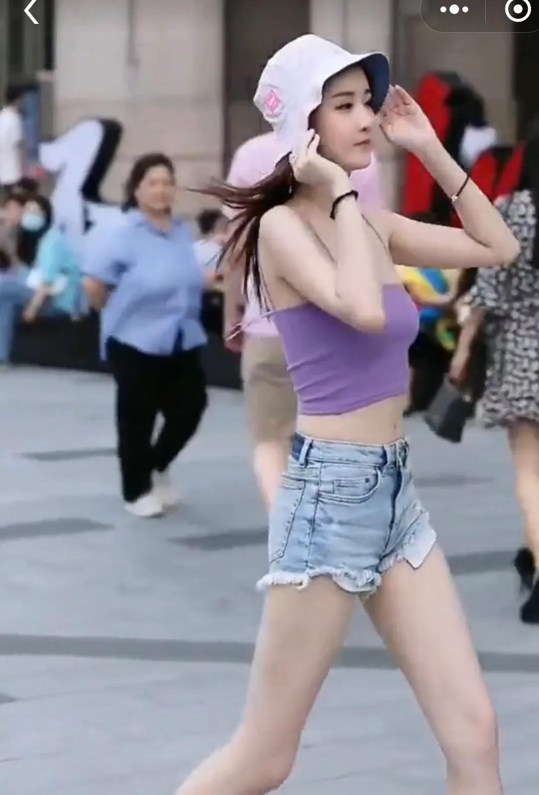 男人热衷欣赏美女的原始渊源