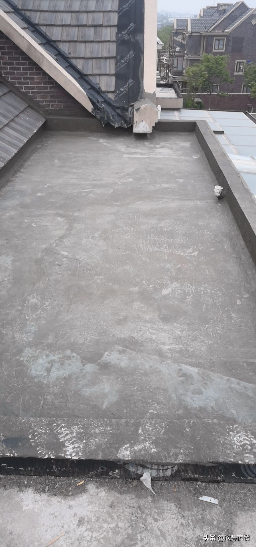 屋顶防水做完多长时间下雨没事,屋顶短期防水怎样最省钱