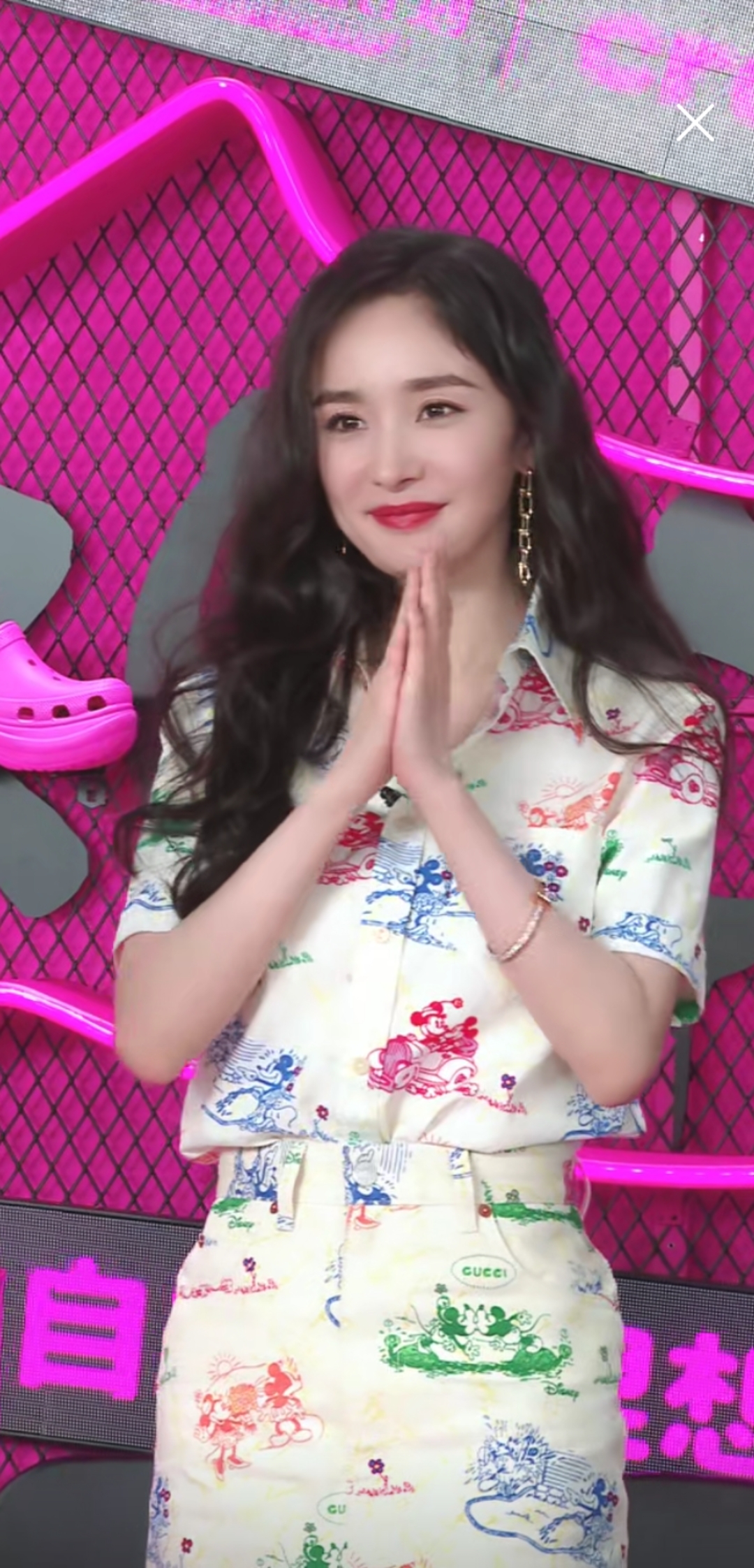 李佳琦直播回应黄腔道歉视频,李佳琦曾对杨幂开黄腔