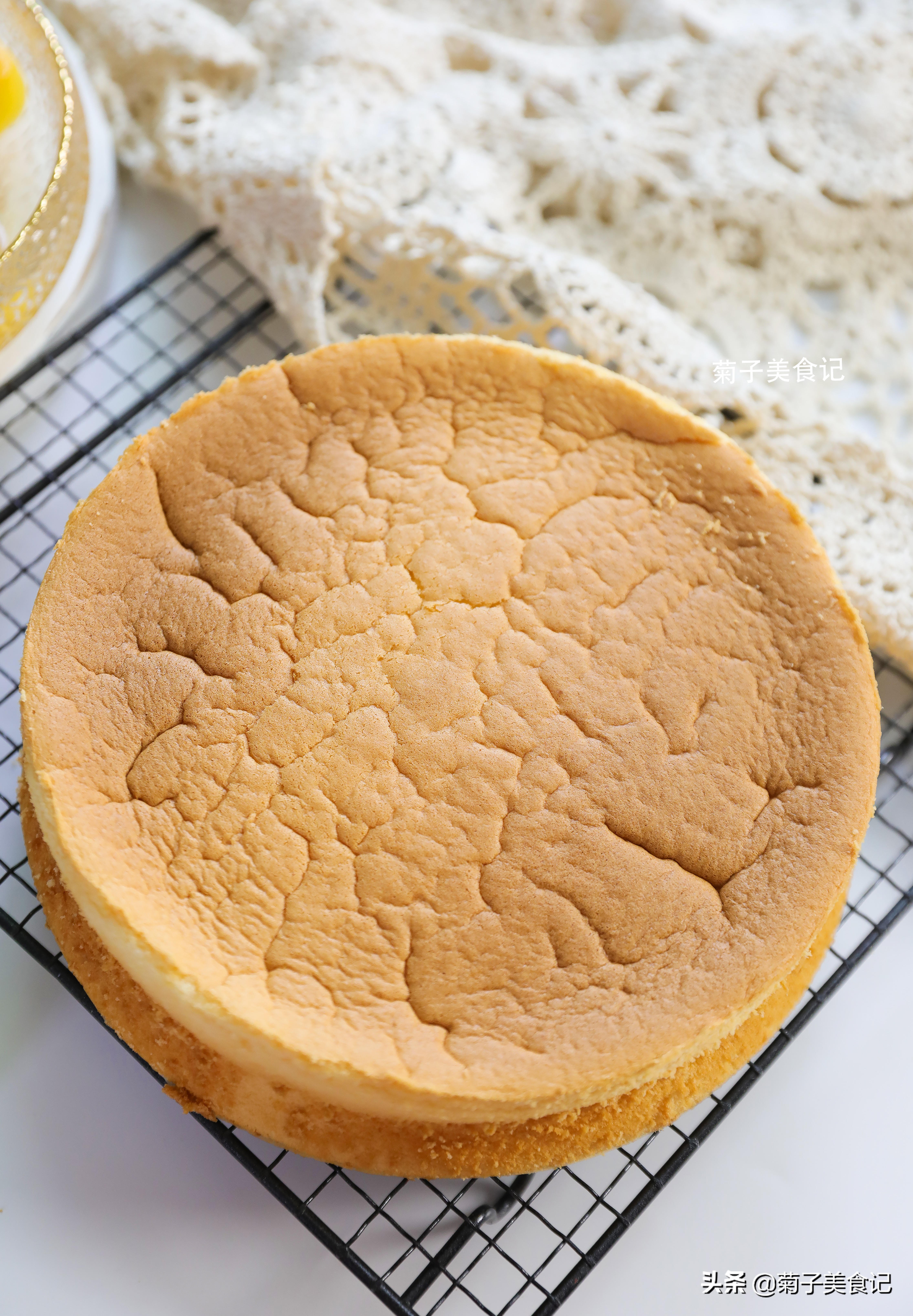 蛋糕烘烤过程中表面开裂原因,古早蛋糕开裂什么原因