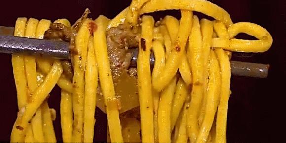 *疆新**库尔勒彻底火了！登上央视让世界瞩目，为库尔勒而骄傲