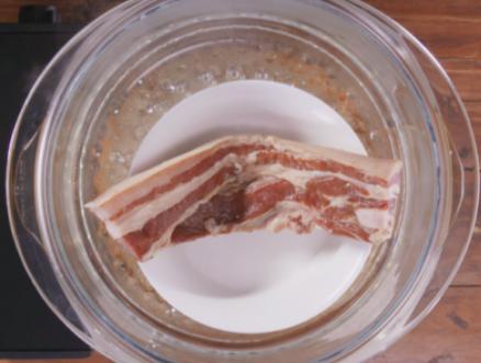 腊肉炒芹菜腊肉太咸咋办,腊肉太咸怎样快速变淡