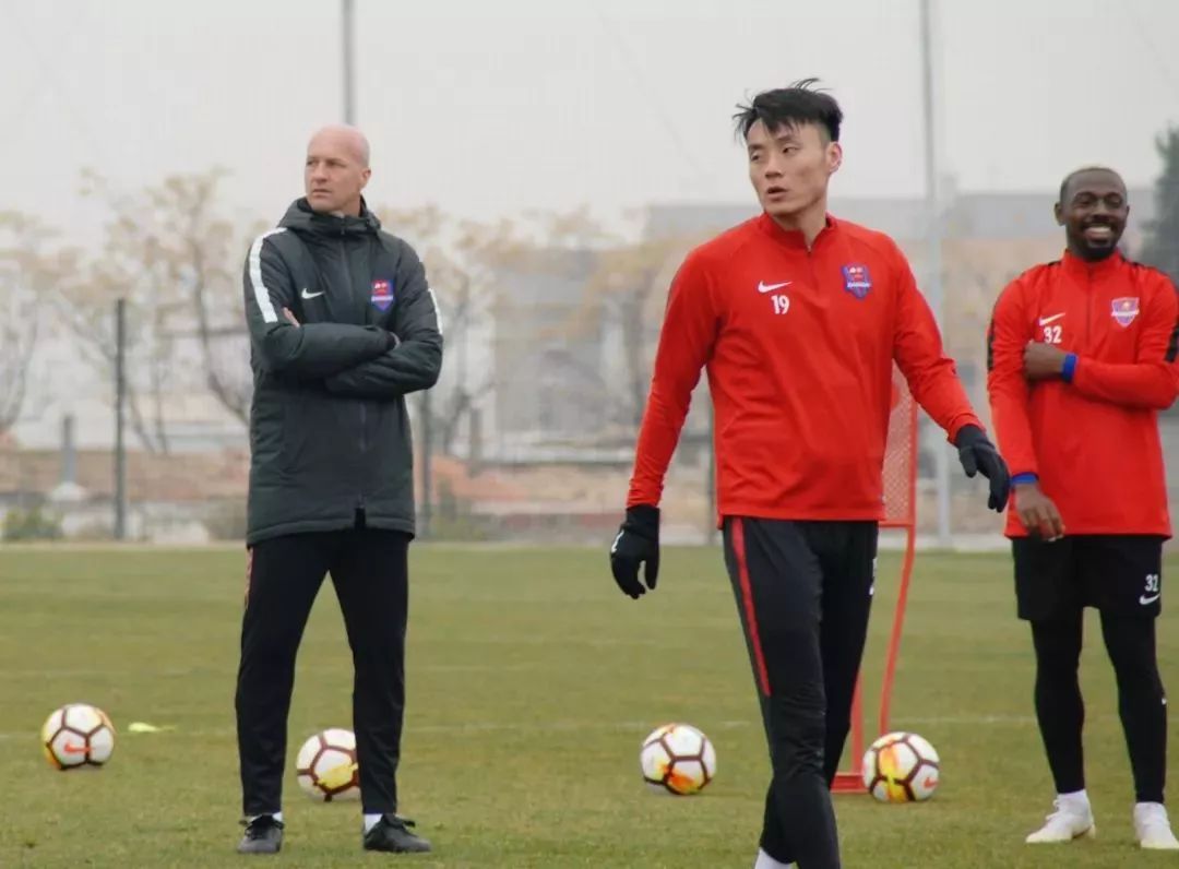 怀念克鲁伊夫,克鲁伊夫是怎么样的人