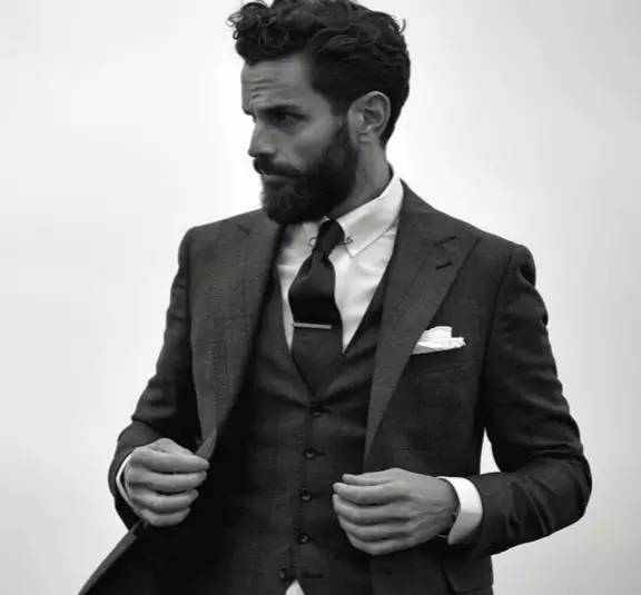 男人穿西装的正确搭配,男士穿西装有哪些搭配