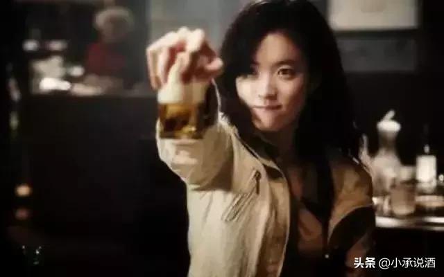 喝酒可以看出女人的性格很准,能喝酒的女人是什么性格