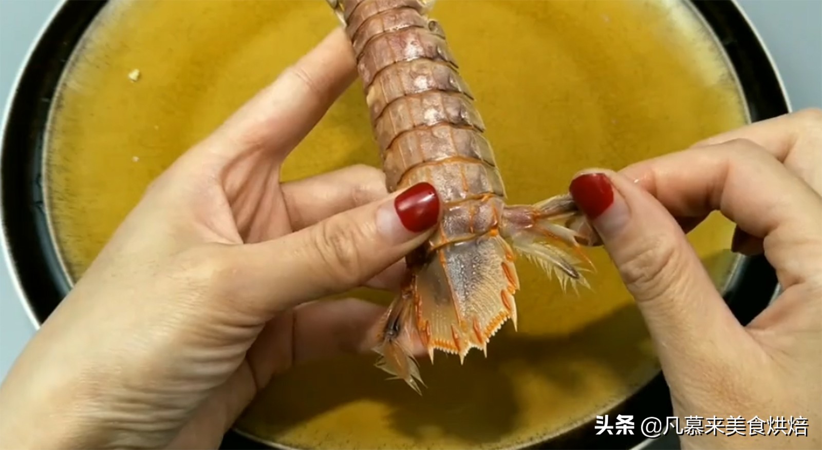 皮皮虾怎么剥皮最快最好,皮皮虾怎么剥才能把肉全剥出来