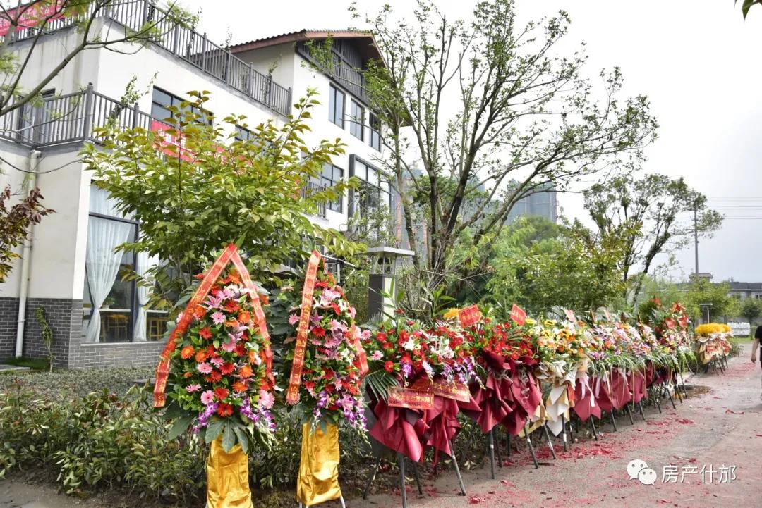 什邡多家本土开发商、施工方齐聚城西这栋叠拼内，所为何事？