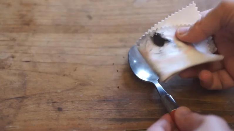 相机镜头清洁有擦拭痕迹,相机镜头进灰能清洁吗