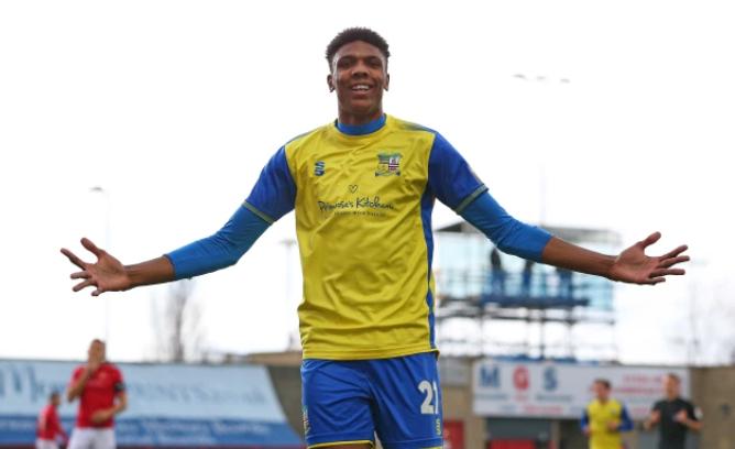 曼城19岁后卫,曼城2.2米身高