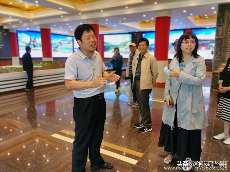 赴一场槐花的邀约——宝鸡作家赴扶风野河山采风