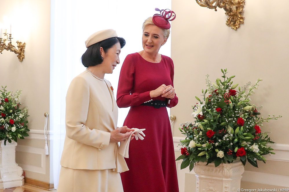 她打遍天下无敌手,红裙让丹麦王妃惨败,同框梅拉尼亚也是稳赢