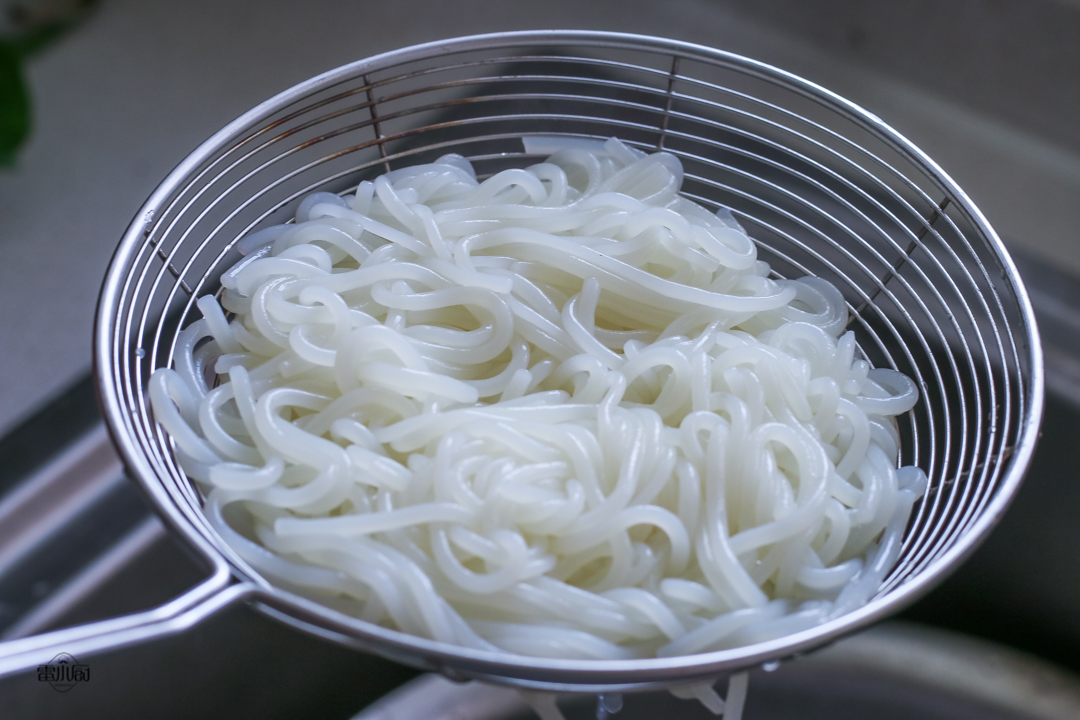 好欢螺加辣加臭螺蛳粉的正确煮法,李子柒柳州螺蛳粉的正确煮法视频