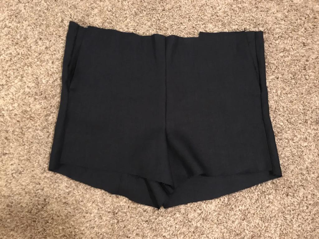 短裤一根布腰带的系法,短裤的一条裤带怎么系