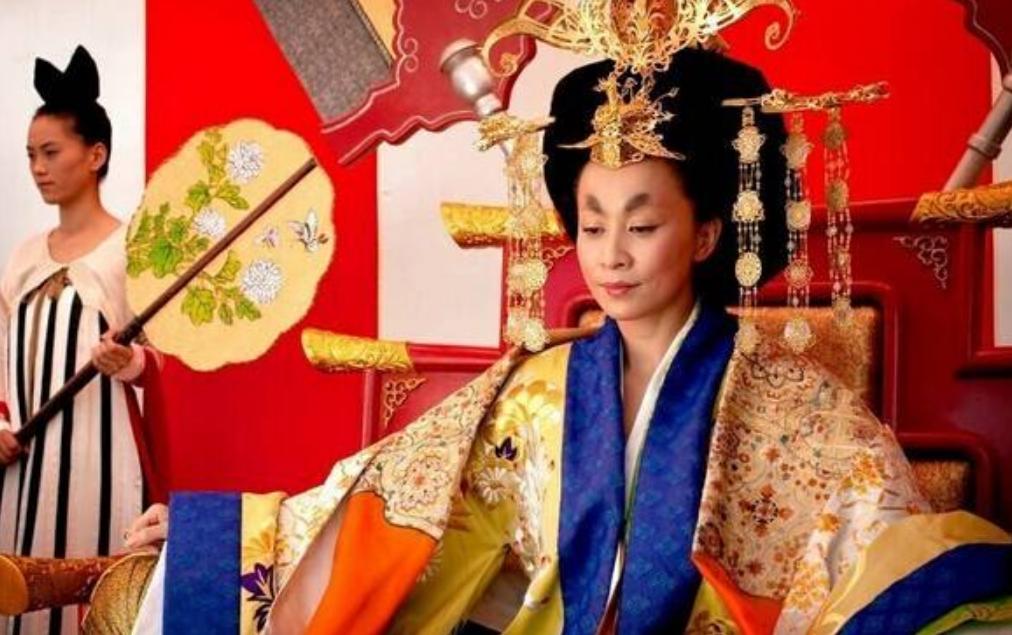 一代女皇武则天无字碑之谜,在无字碑上对武则天作全面评价