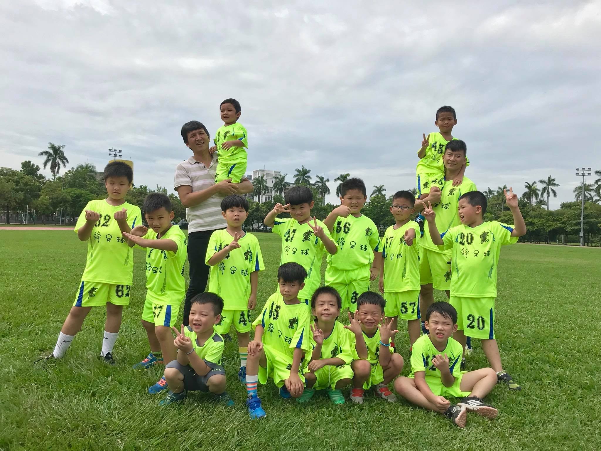 如何和孩子聊足球,幼儿足球应该从什么开始练习