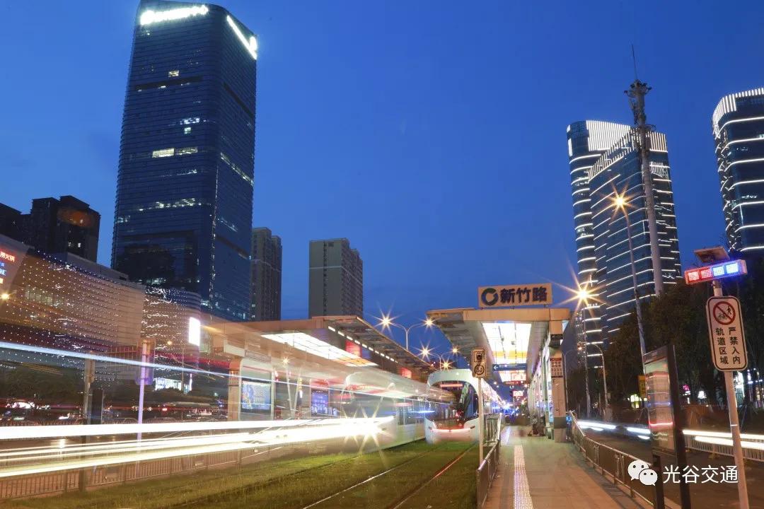 国庆期间，诚邀全国游客，免费乘“量子号”畅游美丽光谷