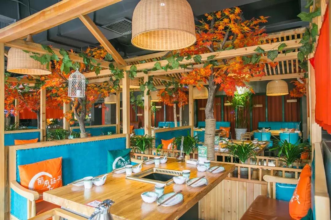 排到凌晨2点！曝光魔都这家「牛排火锅」，1折吃垮老板！