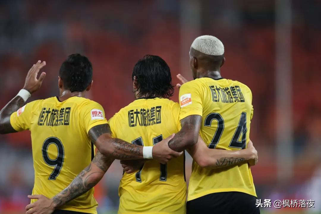 21岁国脚坦言深受希丁克喜爱！总开小灶，腿粗得让胡尔克都羡慕