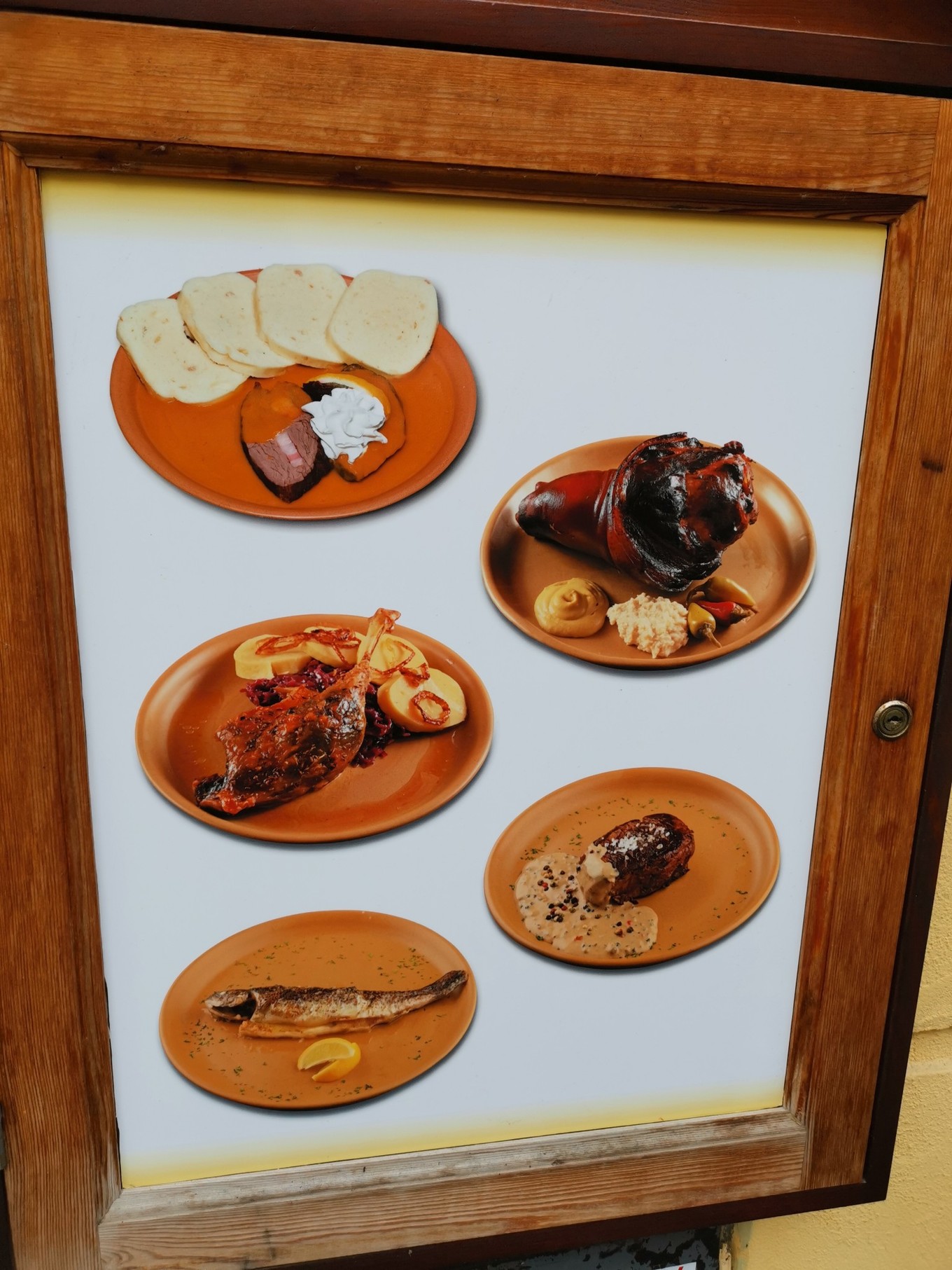 中欧美景美食自驾之旅在CK小镇亲手制作皮具纪念品