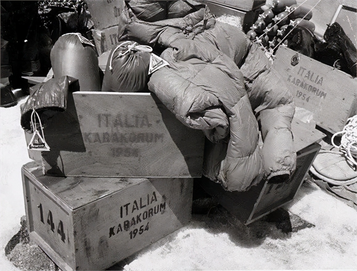 moncler羽绒服国外代言明星,moncler一件羽绒服可以穿几年