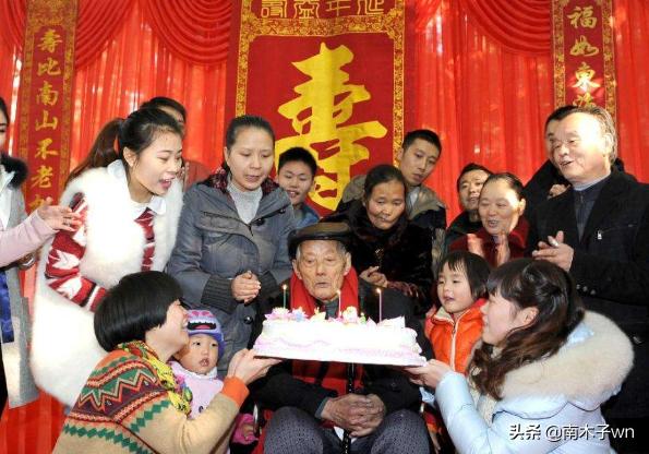 喜不送伞寿不送烟的含义,为什么喜不送伞寿不送烟丧不补礼