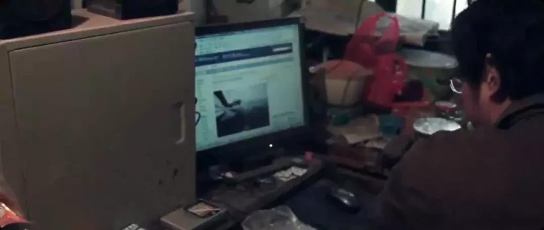 删*片毛**,讲荤段子,还不洗澡,但他教出的学生却能为刘德华写歌