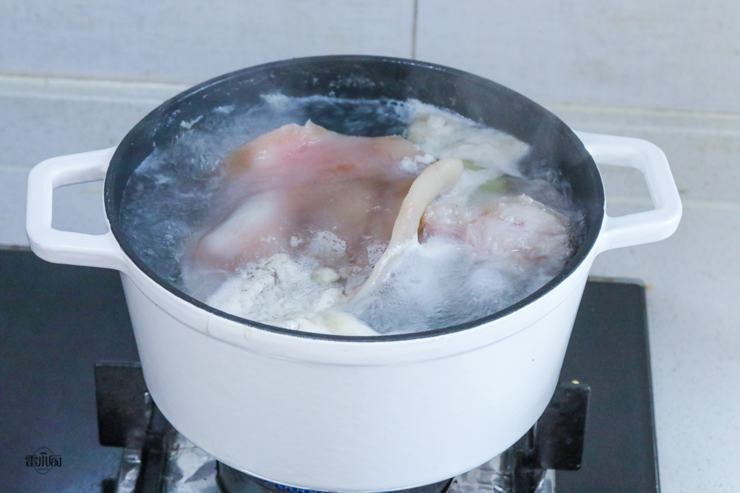 风干的卤猪耳朵要怎么做,猪耳朵怎么卤又脆又好吃