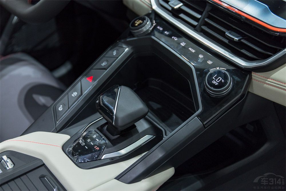 领克02hatchback和思域hatchback,两厢思域二手还是买新车好