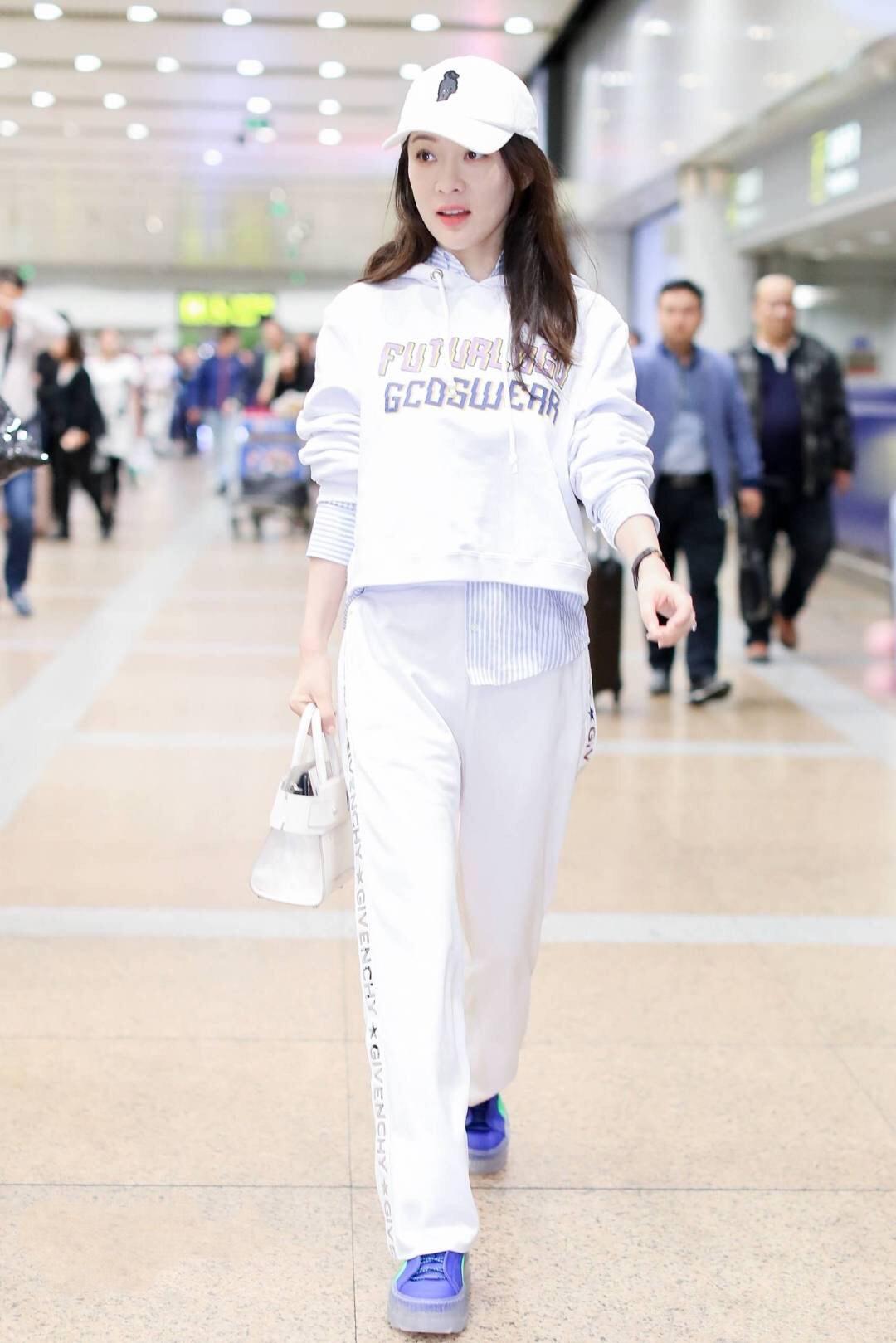 霍思燕穿搭日常图片,霍思燕喜欢晒素颜长相美穿衣有范