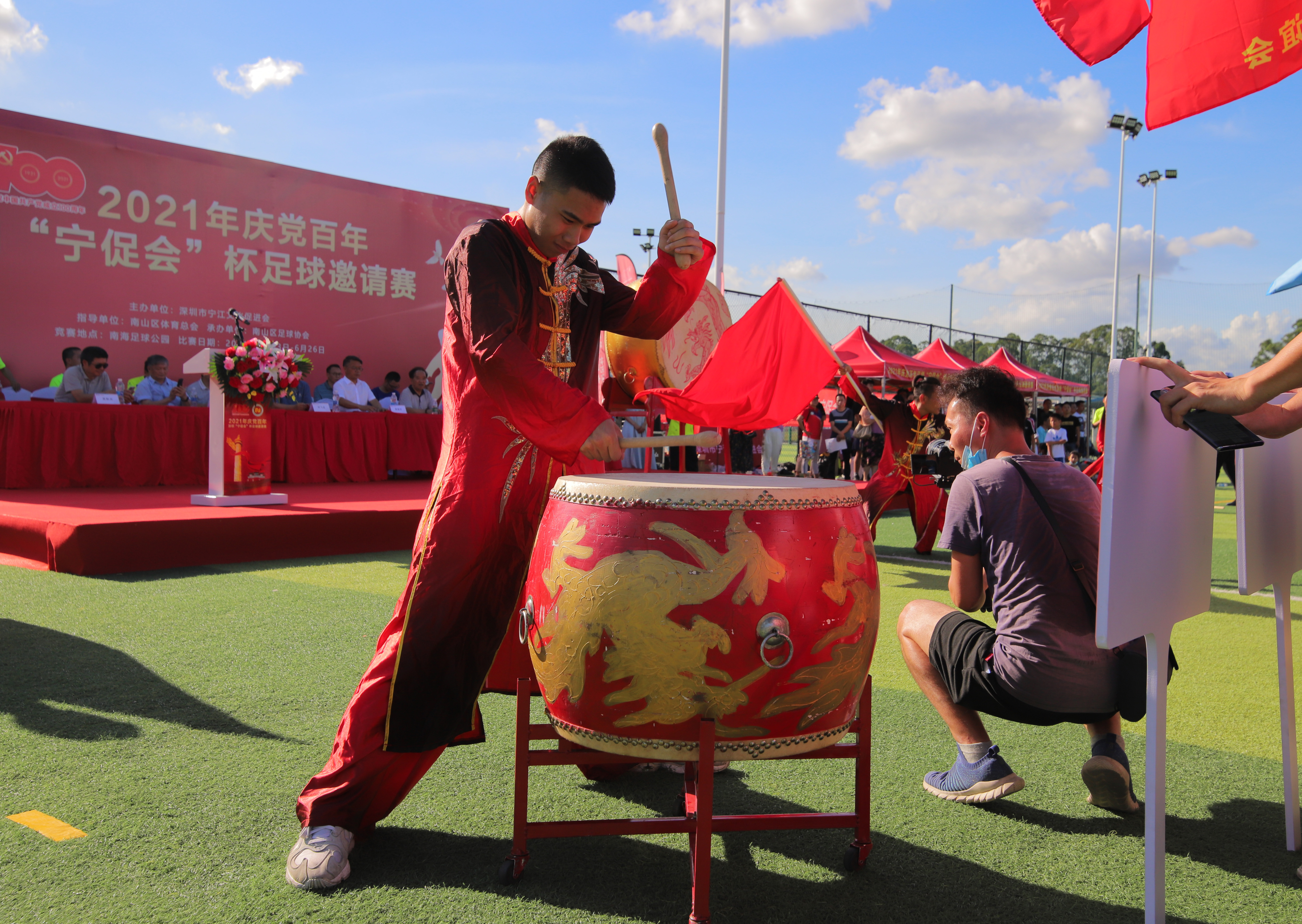 宁促会杯在南海足球公园开幕,14支队伍、共238名足球猛将球场竞技