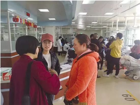 老师在生死关头17秒救下学生,生死关头老师救学生