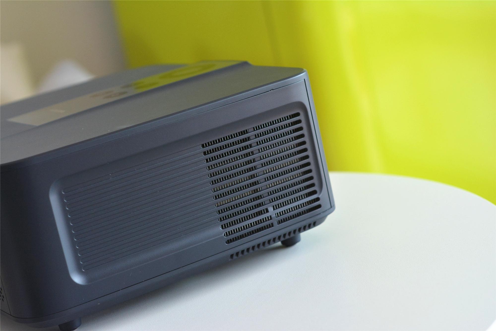 国产推出“新款LED投影”：900ANSI够不够用？白天开窗实测