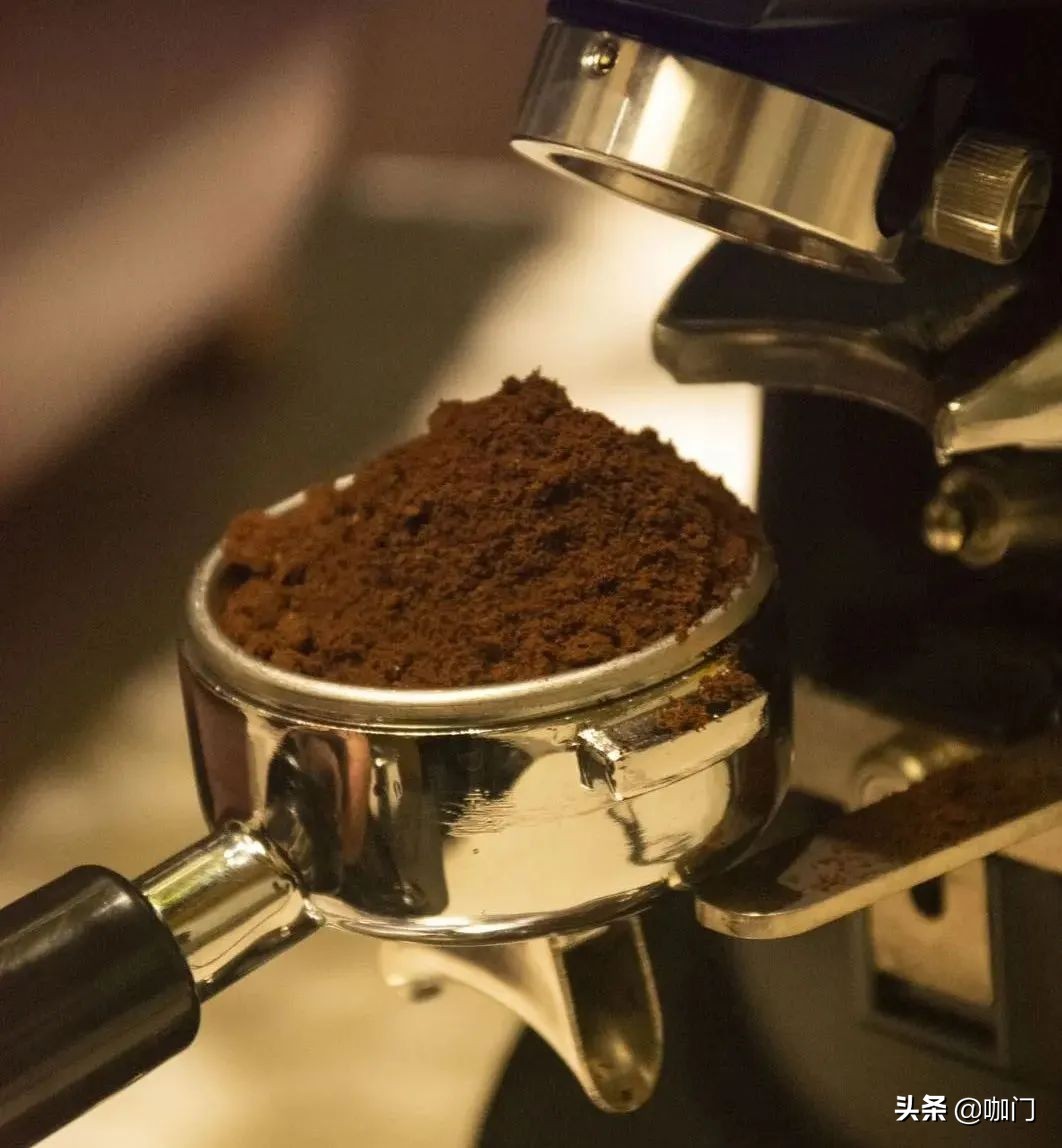 探店｜外卖月销4000单！这个7m²小店，发现了咖啡新机会