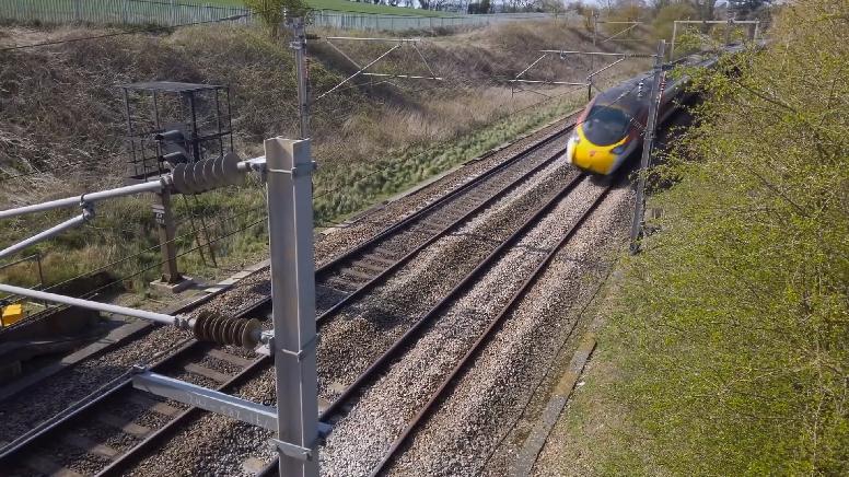 会让你头晕想吐的英国摆式高铁列车，牛牛的脑洞大起来也是没边的