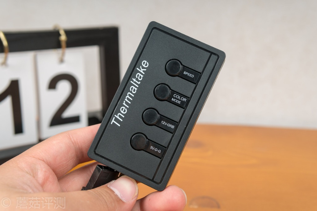 打造一款外观漂亮的机箱,从更换风扇开始——Tt玲珑RGB机箱风扇