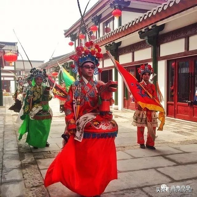 羊城飘逸着最傲娇的色彩——中国红，要的就是这个味儿