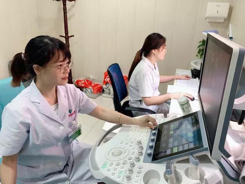 我明明开的是彩超,图像怎么是黑白的?